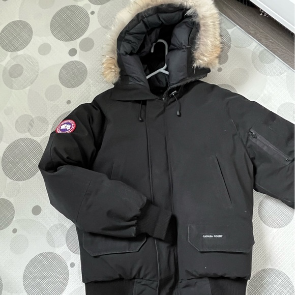 Canada Goose Bomber Jacket - Picture 2 of 8